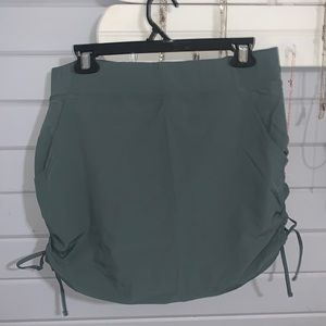 army green tennis skirt with adjustable scrunches!
